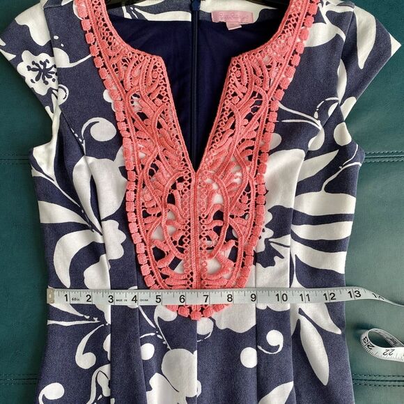 Lilly Pulitzer Briella Fit & FlareCap Sleeve Floral Navy Blue and White Dress XS - Picture 3 of 10